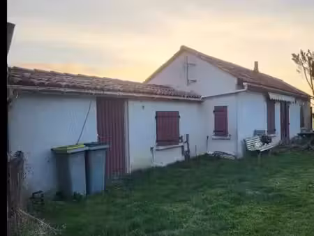 maison et bâtiment à usage d'élevage canin