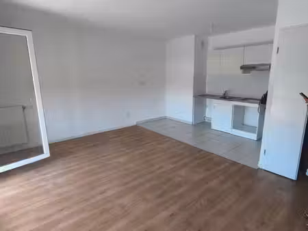 appartement 2 pièces avec balcon - résidence récente - proche gare et commerces