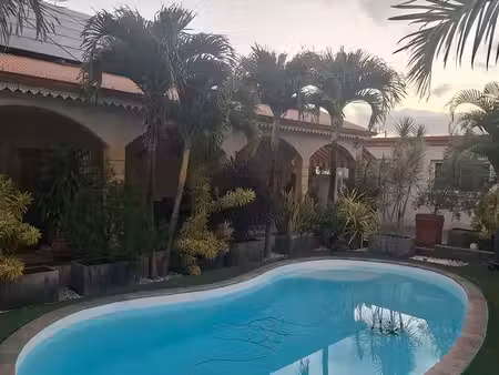 villa de caractère avec piscine et art de recevoir — la rivière saint-louis