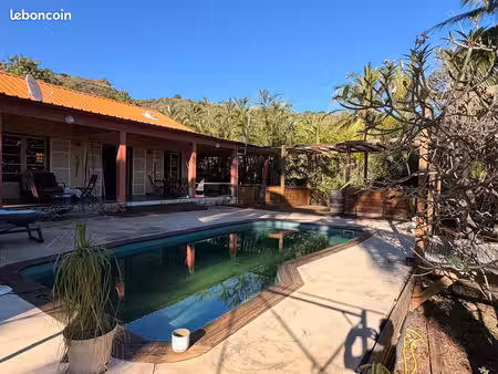 villa 8 pièces 240 m²