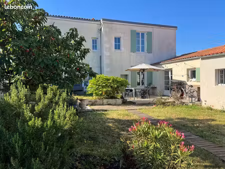 maison de caractère rénovée – 5 chambres – dpe b – 20 min de la rochelle