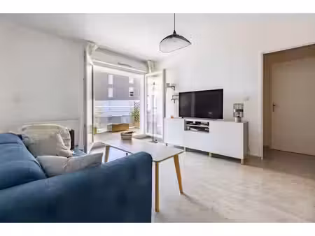appartement t2 grande terrasse + garage sécurisé