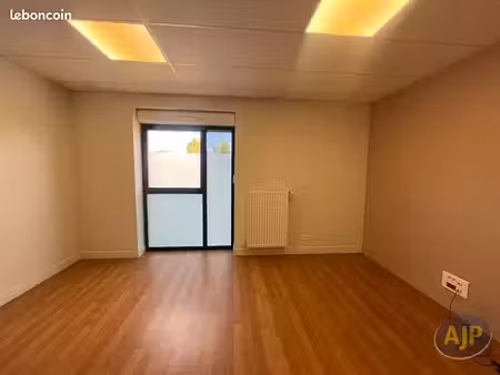 local 22 m² les gonds