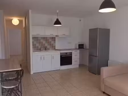 à louer – appartement t2 meublé – courçon