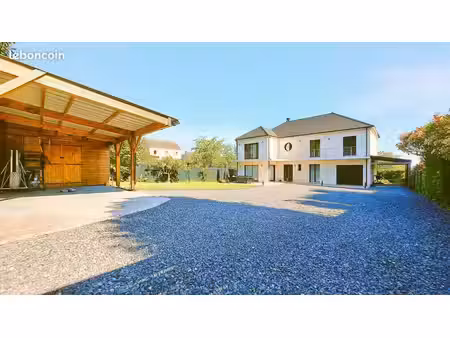 maison 8 pièces 210 m²