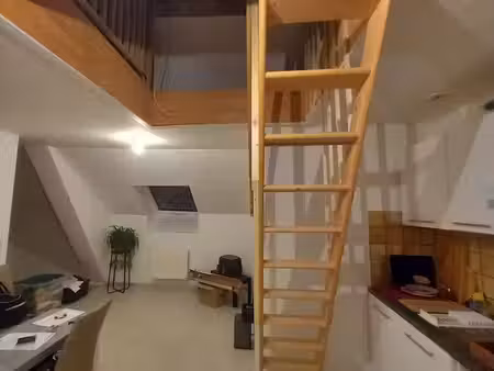 studio rénové avec mezzanine à nancray