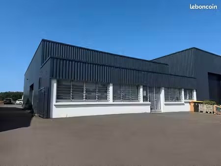 local 320 m² plérin