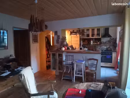 appartement à louer à l'année  hameau de la jarjatte. lus la croix haute