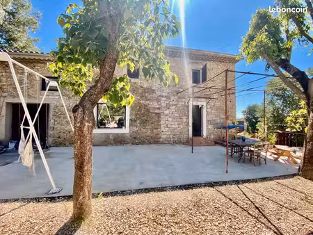 mas en pierres avec dependance entre uzes nîmes et ales