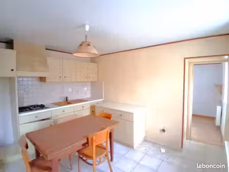 maison avec garage et jardin au calme et centre bourg