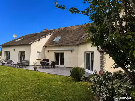 maison 7 pièces 240 m²