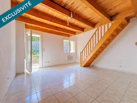 un lumineux duplex t4 avec terrasse  jardin et stationnement privatif  idéalement situé à 