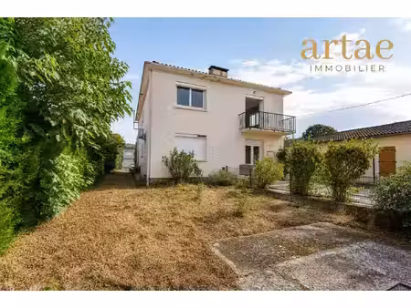 t4 de 90 m² en étage avec jardin privatif de plus de 500 m² e
