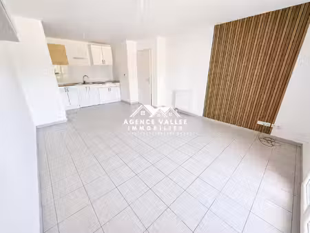 appartement f2 de 43m² - balcon - et 2 places de stationnement