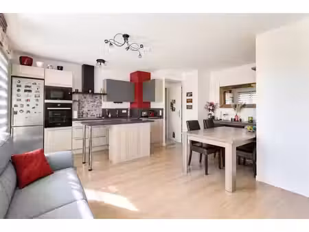a vendre sur trappes - appartement 4 pièces de 81 m² - terrasse et balcon - 2 places de pa