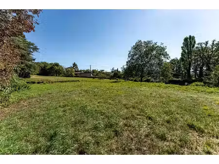 terrain constructible de 1846 m2 orienté sud ouest
