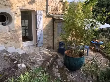 f1bis avec terrasse de 5m²