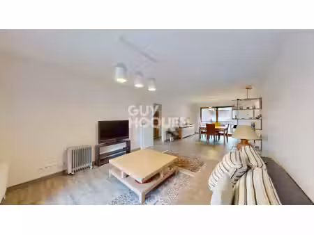 t3 de 74 m²  ancien t4  deux balcons  cave