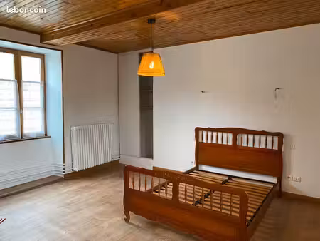 maison de village rénovée à seissan à louer