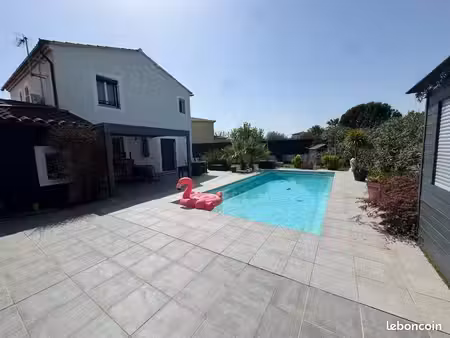 villa 3 chambres piscine