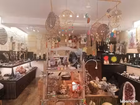fond de commerce-mineraux  bijoux  fossiles & décoration - saint-emilion