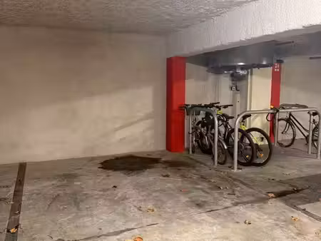 place de parking dans garage sécurisé