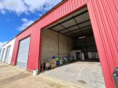 entrepôt / hangar de 150m2 au sol