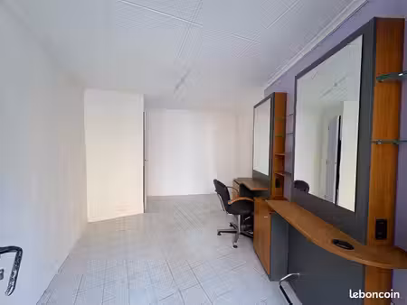 local commercial - proche parking