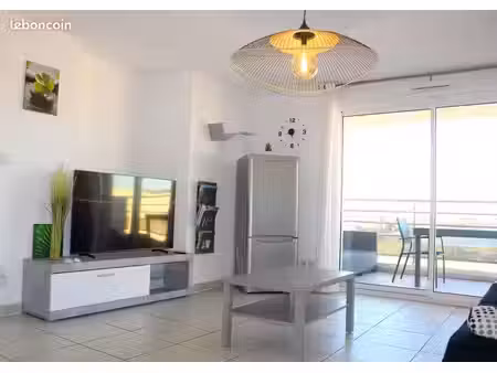 appartement de standing 50 m² . grande terrasse . vue dégagée