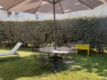 apparemment avec jardin et parking privé