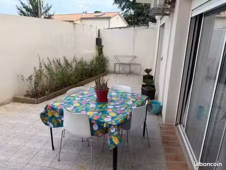 charmant t2 bis avec terrasse et parking