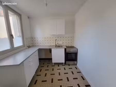 appartement lumineux plain pied  au coeur de tournon-saint-martin