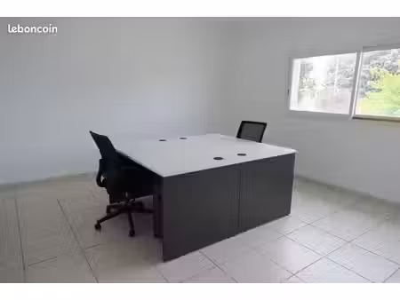 combiné : bureau (18m²) + espace de stockage (33m²)