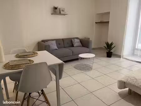 studio meublé avec terrasse