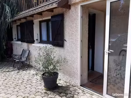 location appart f1 meublé estrablin
