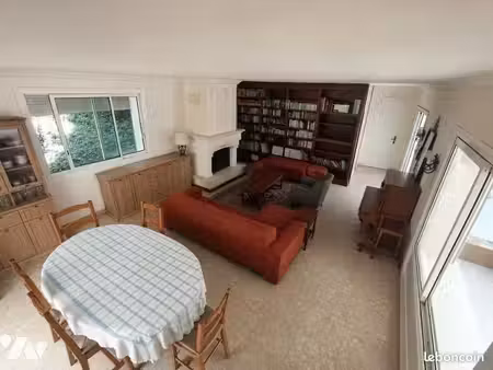 grand rez-de-jardin avec jardin privatif et garage – 250 000