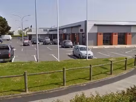 local commercial avec parking saint malo
