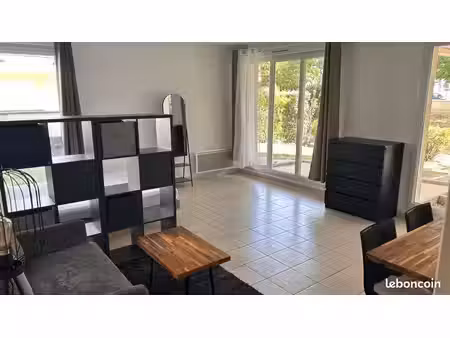 à louer – t1 meublé 36 5 m² avec terrasse et parking – saint-cyr-sur-loire