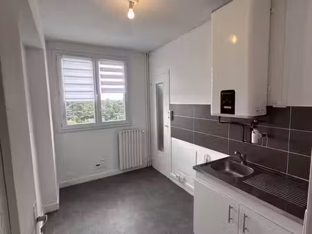 beau t2 de 41 m² – lumineux avec balcon – quartier bréquigny  rennes