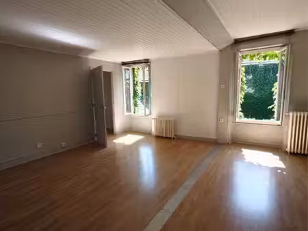 centre champagnole 70m2 rénové ttes charges