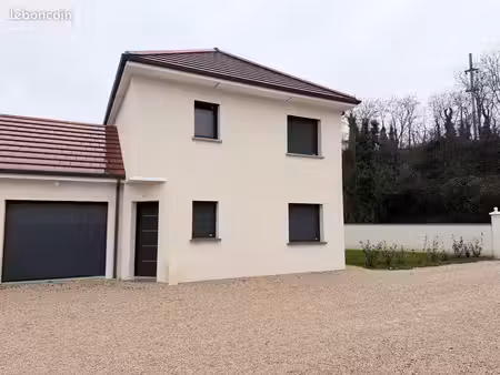 ? maison jumelée neuve 85 m² avec garage et jardin – centre de dole