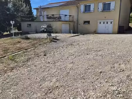 maison à vendre à revel-tourdan – beau potentiel et cadre agréable