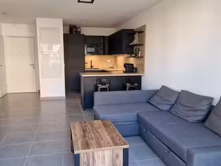 t2 meublé – terrasse 10 m² – parking sous‑sol – saint‑brès