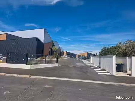 dépôt 120m2