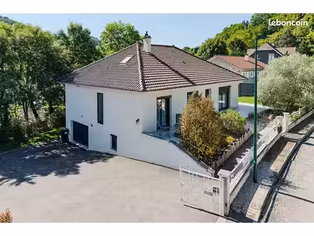 villa 6 pièces 201 m²