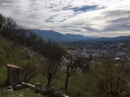 maison pisé 85m2 (entièrement rénovée)  7 hectares de terrain (plus belle vue de voiron su