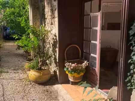 local idéal pour commerce/ activité professionnelle   coeur de village   vallée de la buèg