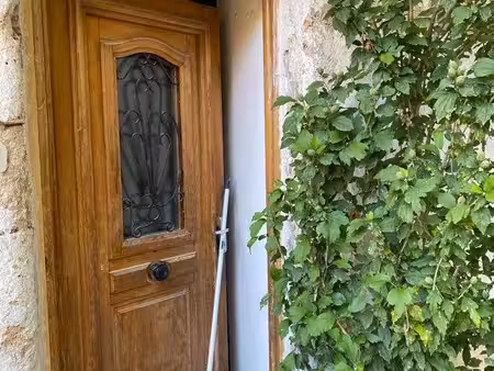 local idéal pour commerce alimentaire hors restauration  coeur de village   vallée de la b