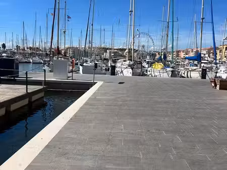 local commercial port cap d agde emplacement de 1er ordre sur les quais