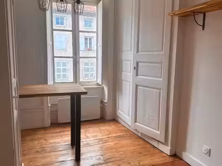 studio meublé - rénové à neuf - rue tupinerie